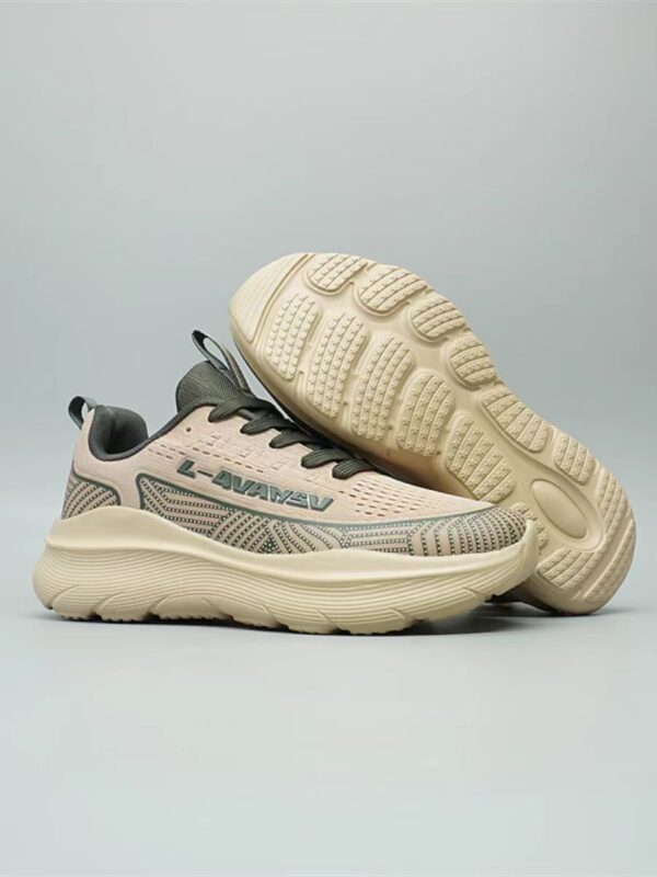 Outdoor off-road hiking shoes